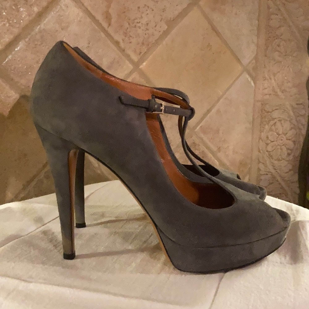 🔥SALE!🔥Gucci T-Strap Suede Platform Heels